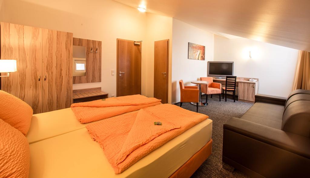 Hotel An Der Waldstrasse Groß-Zimmern Quarto foto